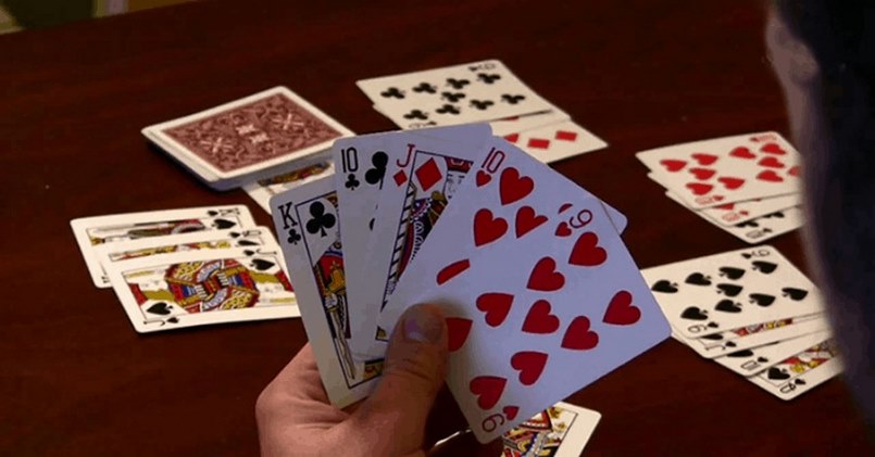 Dù có 2, 3 hoặc 4 người chơi thì mỗi người đều sẽ nhận được 13 quân bài